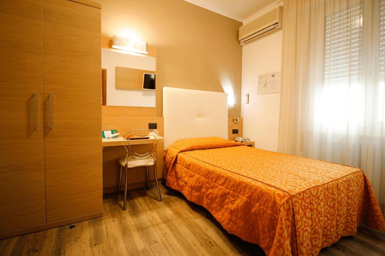Hotel Europa Desenzano del Garda Esterno foto