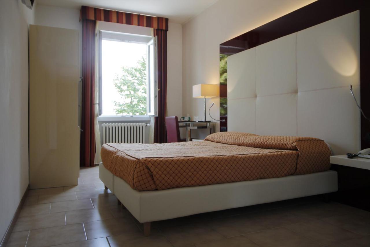 Hotel Europa Desenzano del Garda Esterno foto