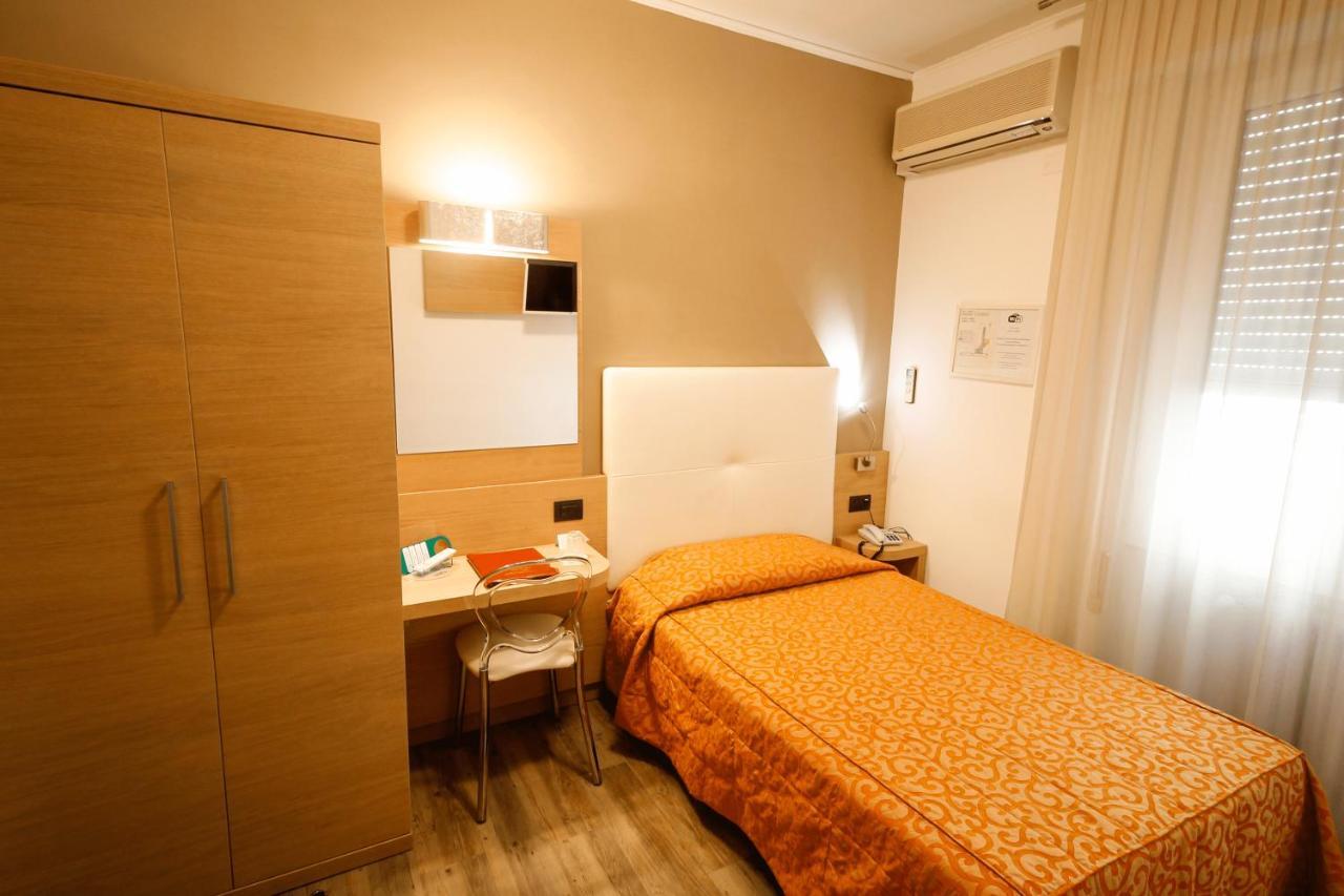 Hotel Europa Desenzano del Garda Esterno foto