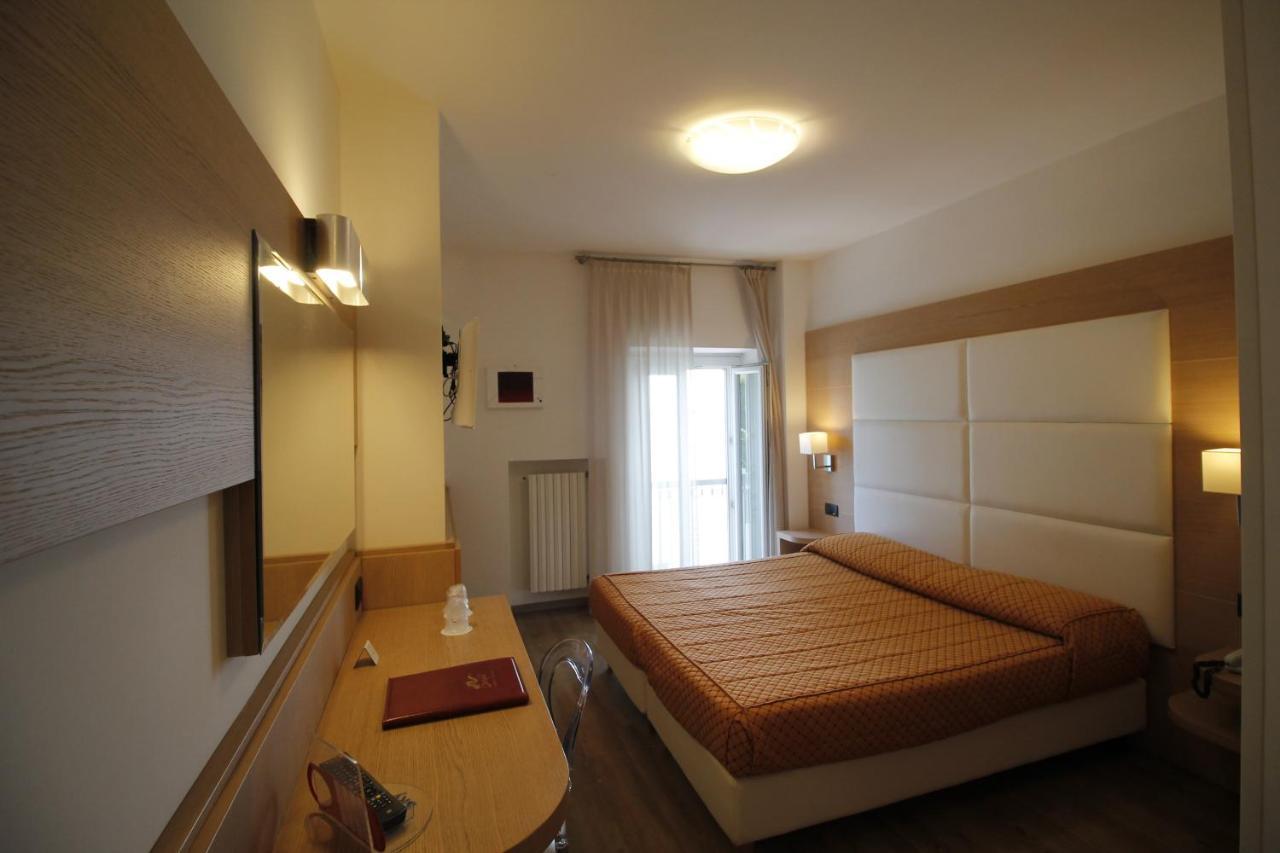 Hotel Europa Desenzano del Garda Esterno foto