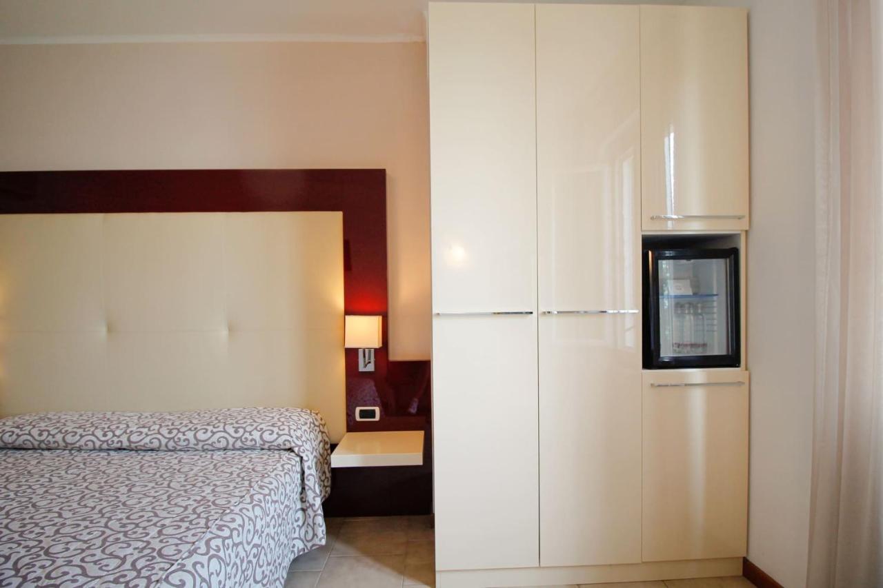 Hotel Europa Desenzano del Garda Esterno foto