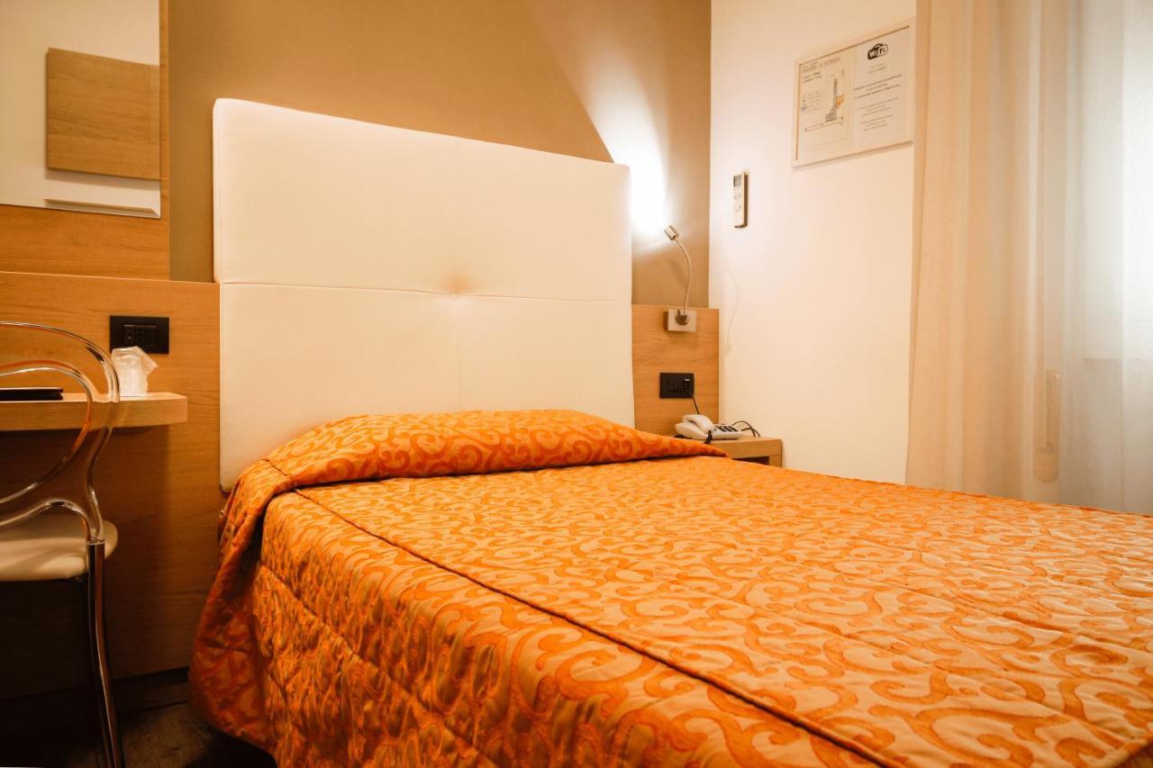 Hotel Europa Desenzano del Garda Esterno foto