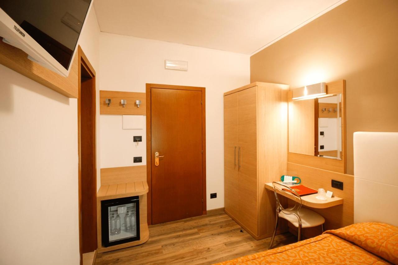 Hotel Europa Desenzano del Garda Esterno foto