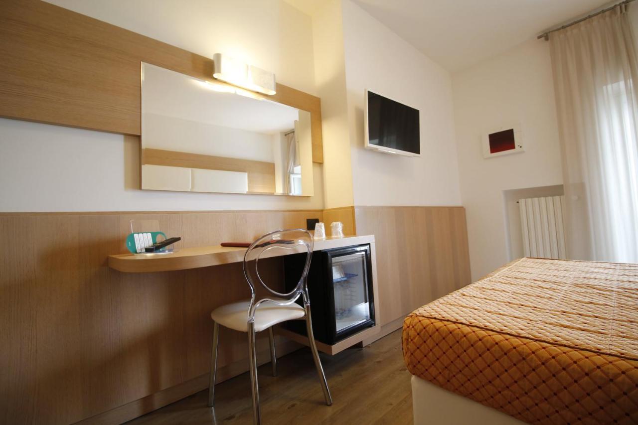 Hotel Europa Desenzano del Garda Esterno foto