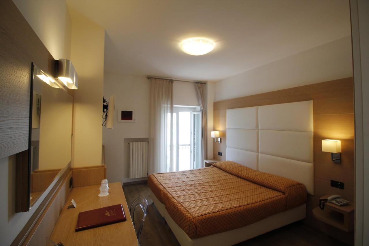 Hotel Europa Desenzano del Garda Esterno foto