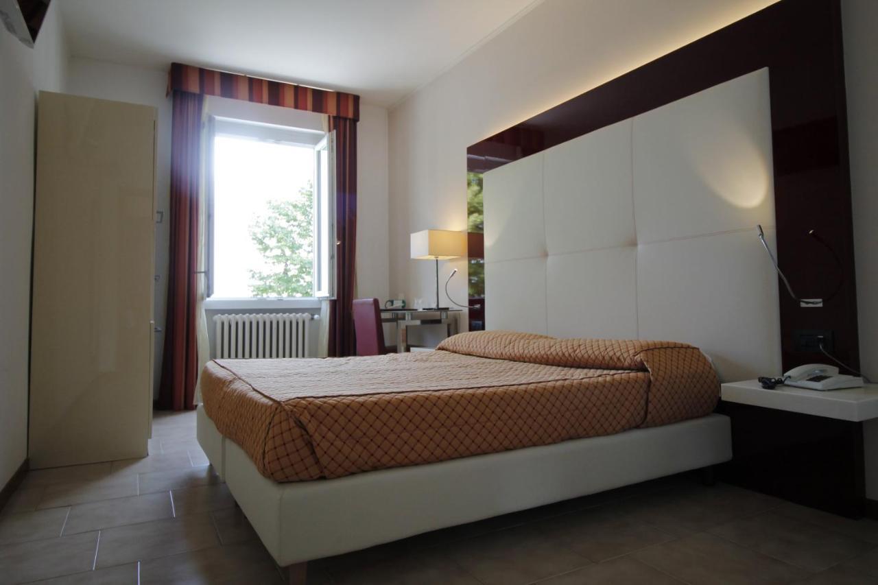Hotel Europa Desenzano del Garda Esterno foto