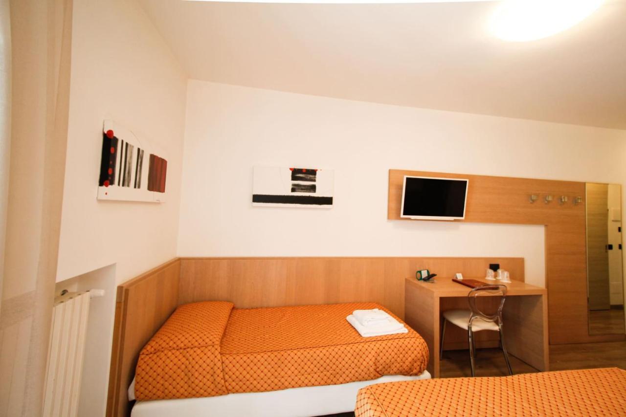 Hotel Europa Desenzano del Garda Esterno foto