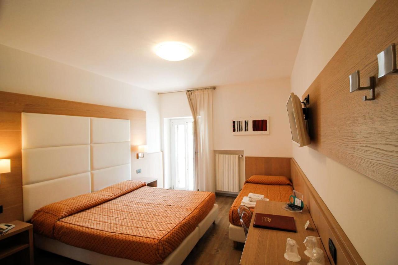 Hotel Europa Desenzano del Garda Esterno foto