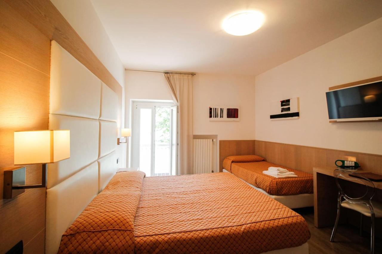 Hotel Europa Desenzano del Garda Esterno foto