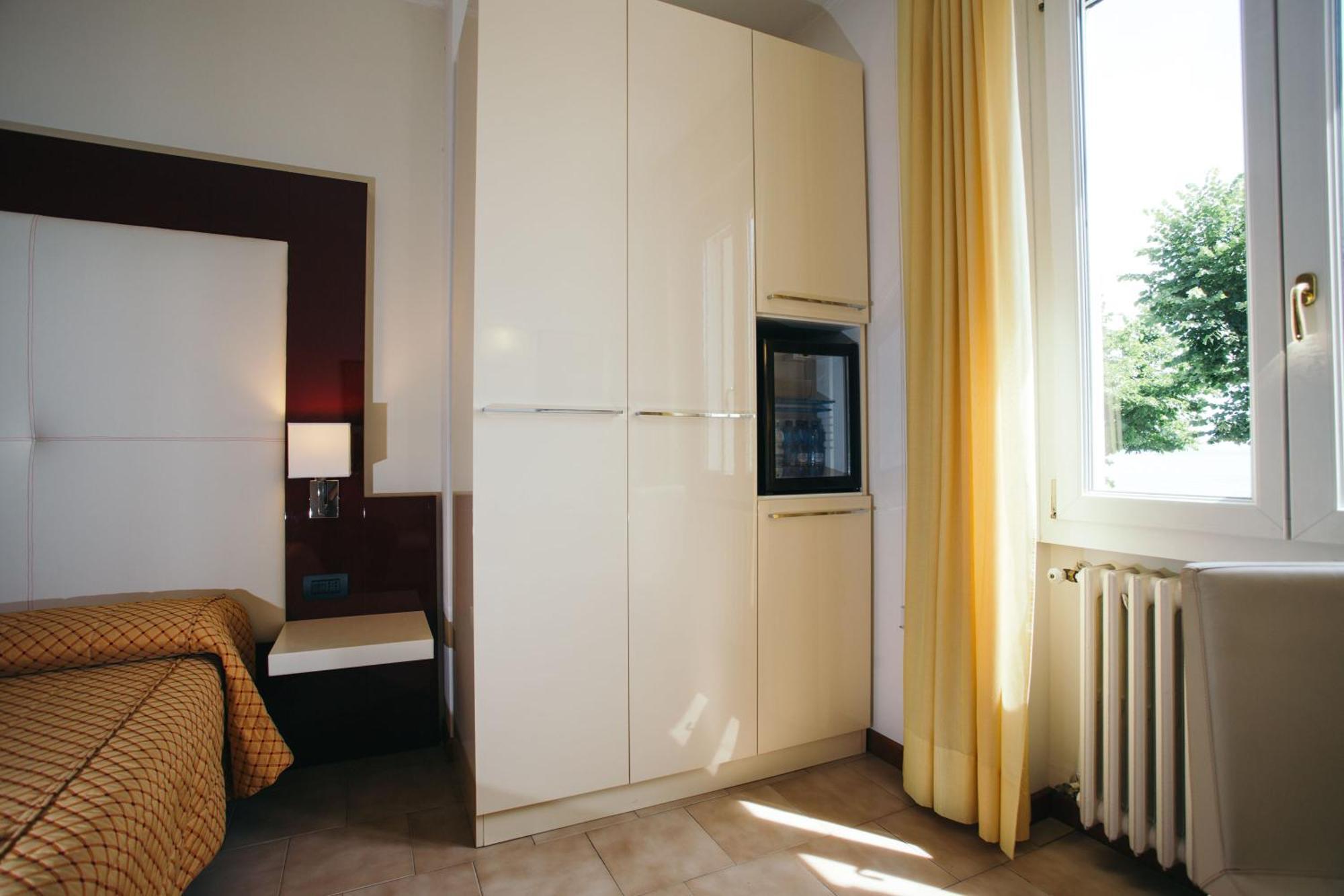 Hotel Europa Desenzano del Garda Esterno foto