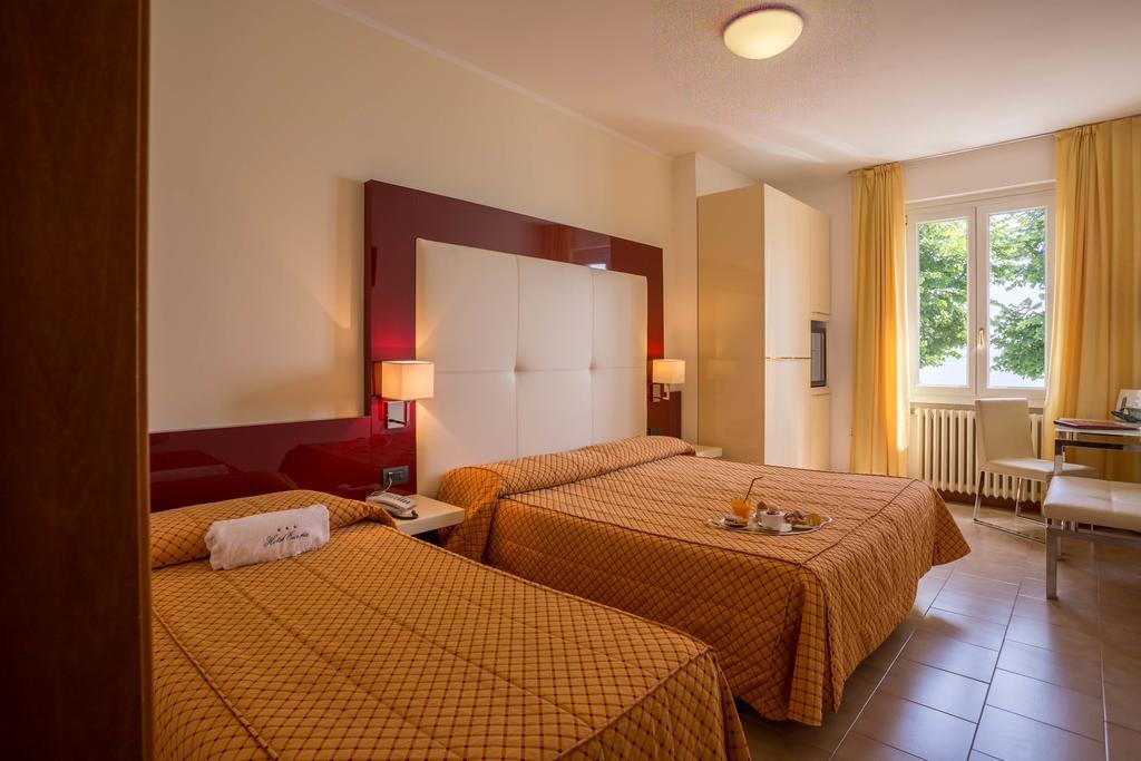 Hotel Europa Desenzano del Garda Esterno foto